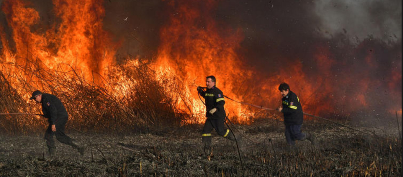 Μεγάλη φωτιά στο Σκουροχώρι Ηλείας